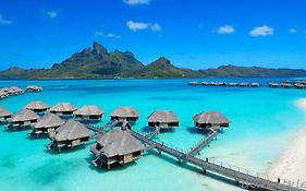 Four Seasons Hotel in Bora Bora